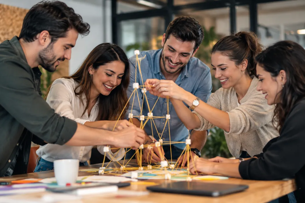 Team Building Nedir? Türkçesi, Amacı, Türleri ve Örnek Aktiviteler